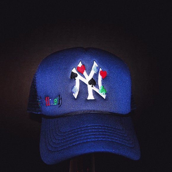 NY YANKEE TRUCKER HAT WIth CASINO Theme - Picture 4 of 8